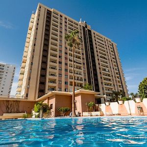 Skyline View Apartment - Free Private Parking Including & Guest Bonus